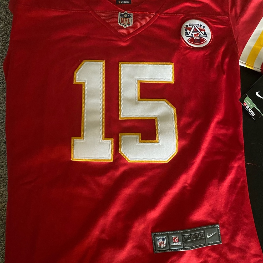 Young Girls L Mahomes jersey